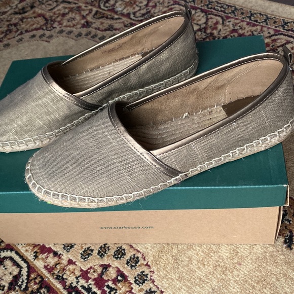 Cole Hann gold espadrilles- size 8.5 - Picture 6 of 10